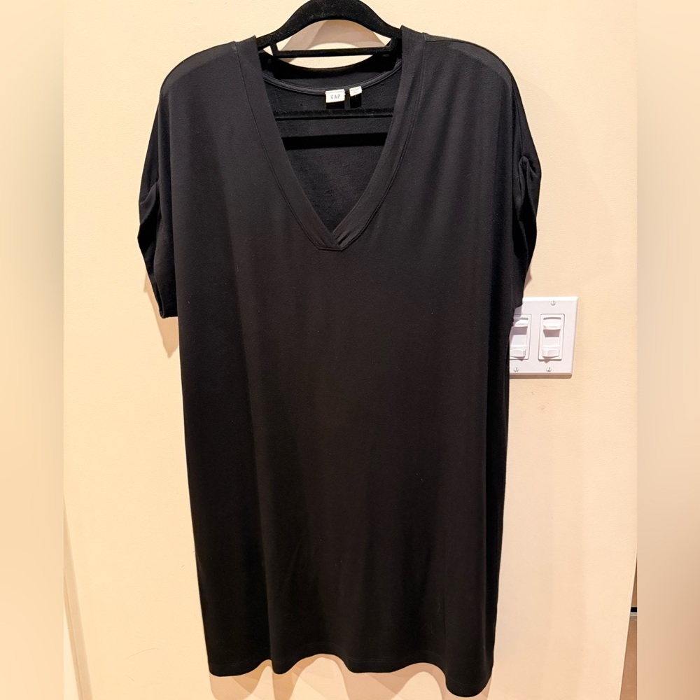 GUC size XL Gap Black V-Neck Short Sleeve Dress